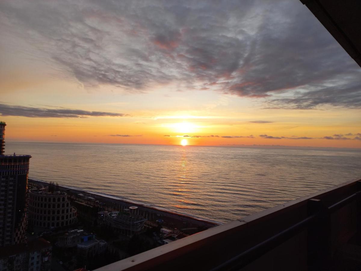 Orbi City Apartments On The Beach Batumi Exterior foto