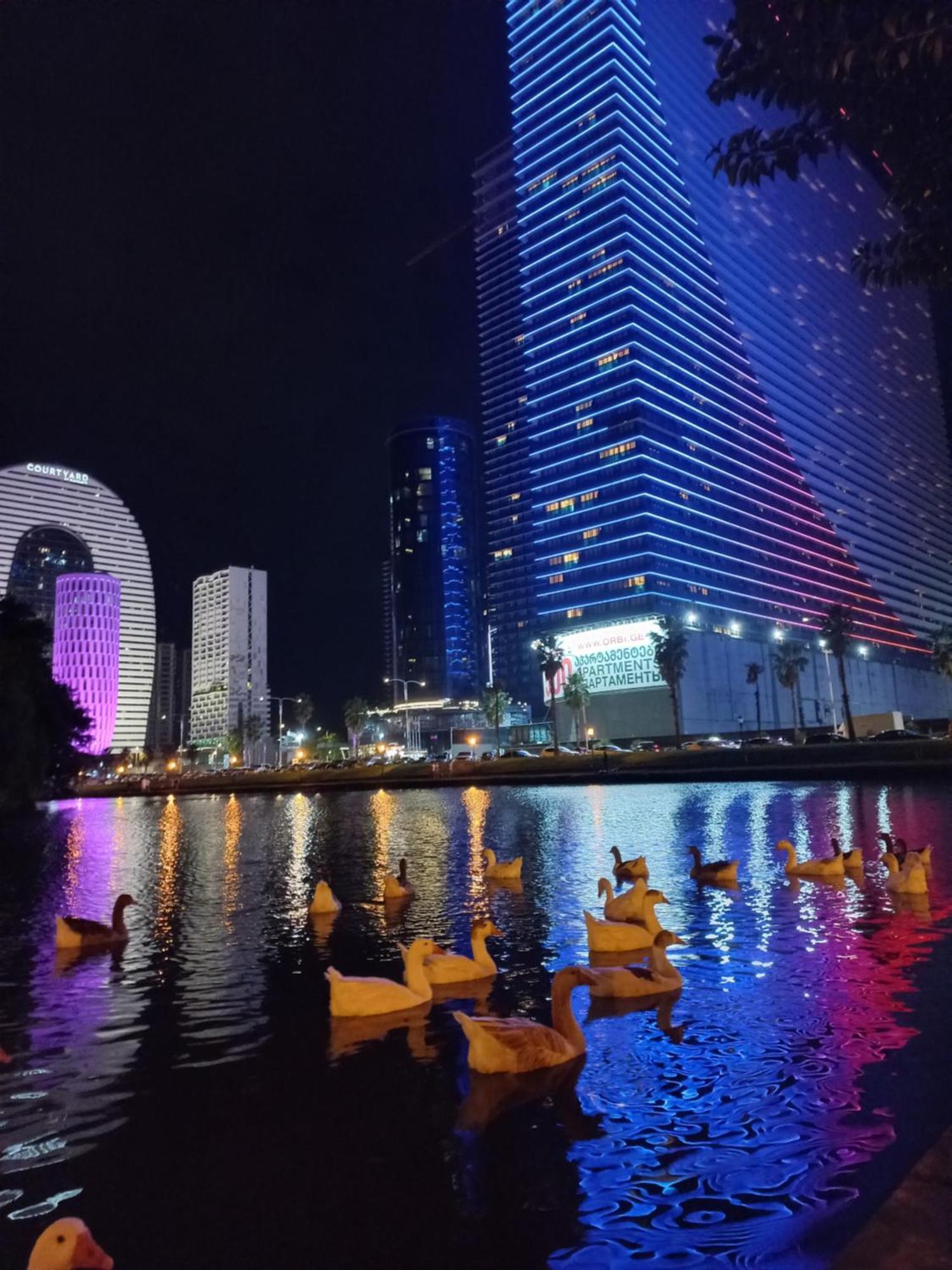 Orbi City Apartments On The Beach Batumi Exterior foto